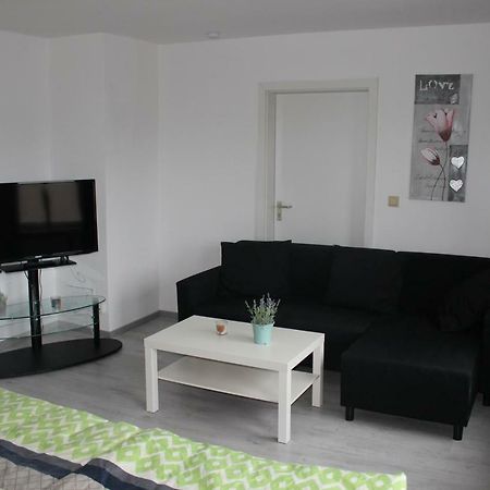 Gut Gelegenes Appartment Mit Wifi, Parkplatz, Wama, Trockner Usw. Kaiserslautern Exterior photo